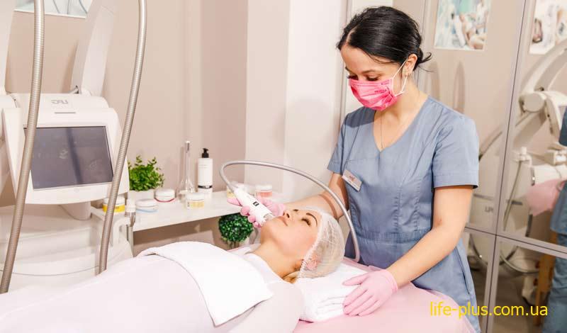 косметолог на пізняках